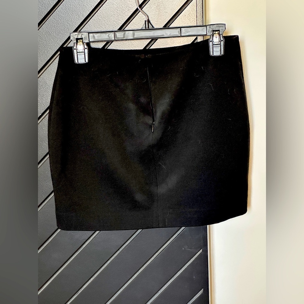 Express black mini skirt. Size 2. Great condition! - Picture 2 of 3